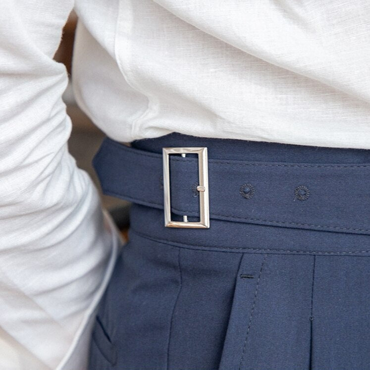 Men’s High-Waisted Trousers – Tailored Fit – Pleated Front – Adjustable Side Buckle Modehuis-Nederland