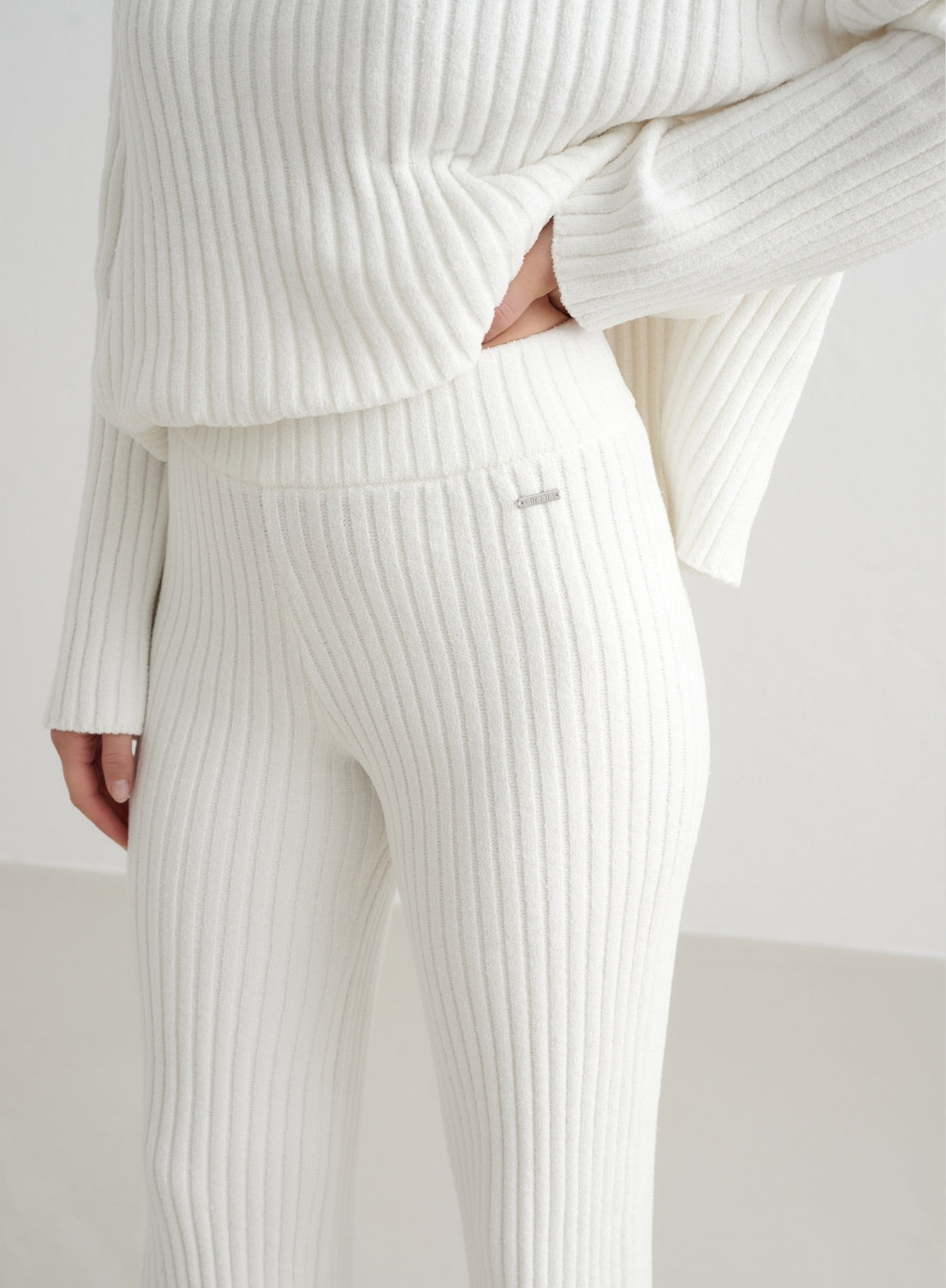 Almond White Rib Knit Pants Modehuis-Nederland