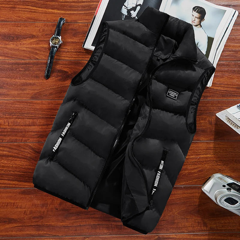 Heren bodywarmer met rechte doorgestikte belijning en hoge kraag