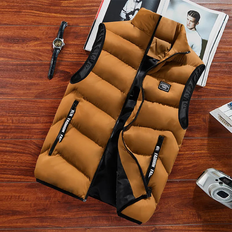 Heren bodywarmer met rechte doorgestikte belijning en hoge kraag