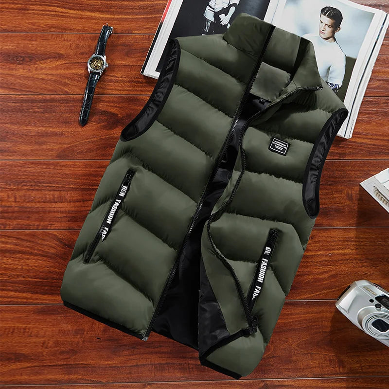 Heren bodywarmer met rechte doorgestikte belijning en hoge kraag