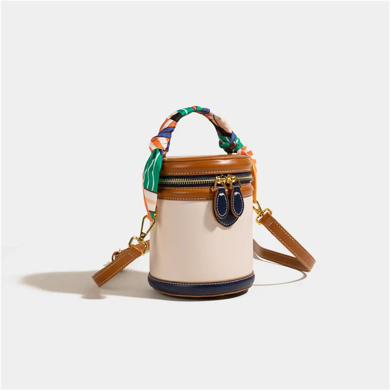 Dames bucket bag met sjaalhandvat en goudkleurige accenten