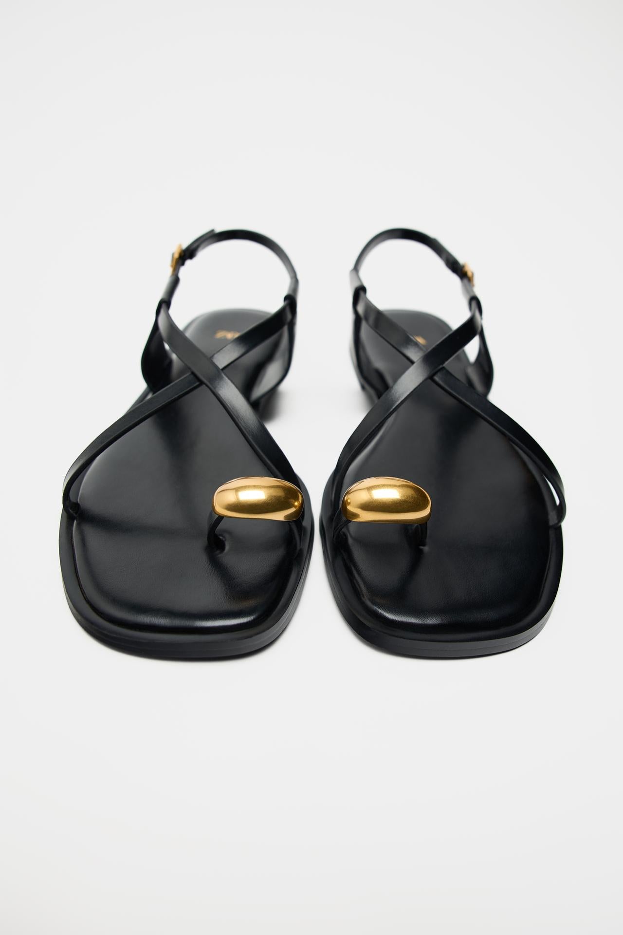 Dames platte sandalen met teenring en metallic detail