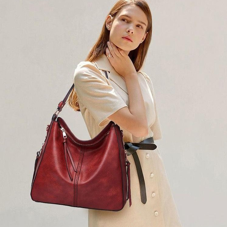 Women’s Leather Shoulder Bag – Hobo Style – Adjustable Strap – Matching Pouch Set Modehuis-Nederland