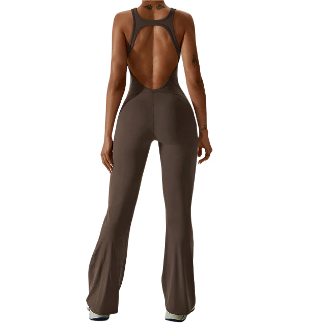 Dames sportjumpsuit met open rug en liftend silhouet