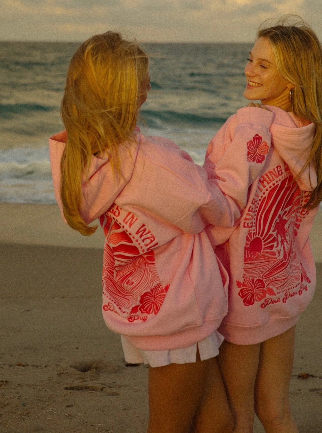 Dames zomerhoodie met losse vorm en verstelbare capuchon