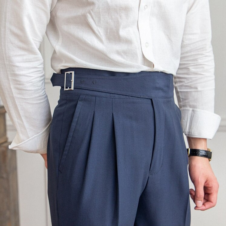 Men’s High-Waisted Trousers – Tailored Fit – Pleated Front – Adjustable Side Buckle Modehuis-Nederland