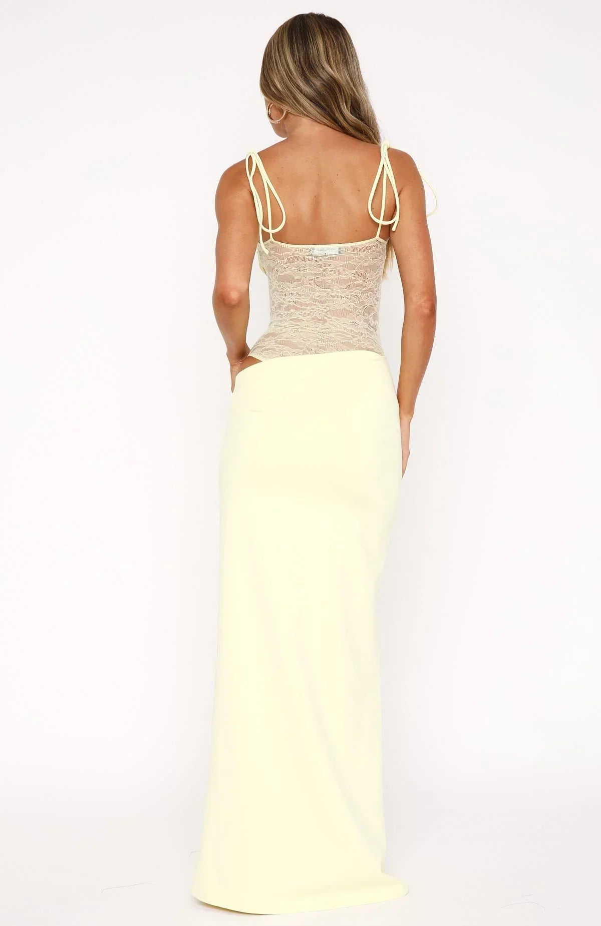 Lace maxi jurk met bandeau top en kanten taille – Alviera Modehuis-Nederland