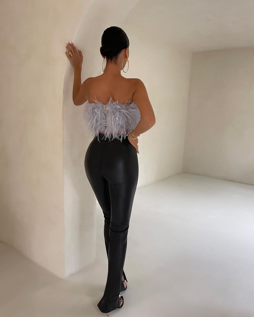 AMBER - Strapless Top With Imitation Feathers Modehuis-Nederland