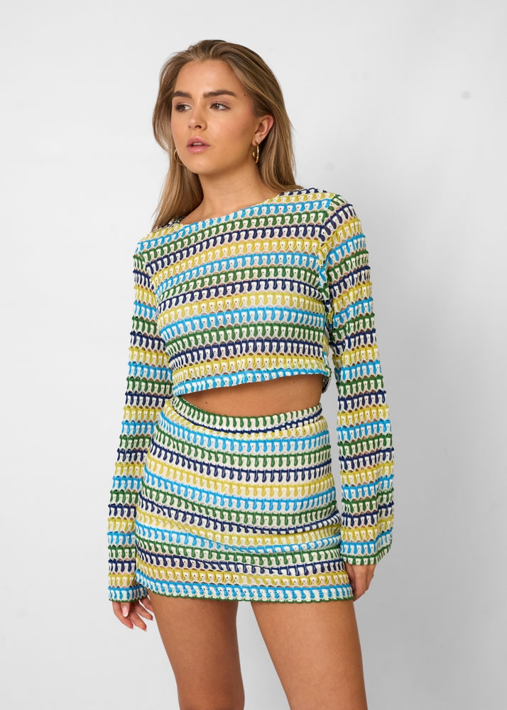 Jolie | Retro gebreide tweedelige set met cropped trui met lange mouwen en high-waisted minirok in kleurrijk patroon Modehuis-Nederland