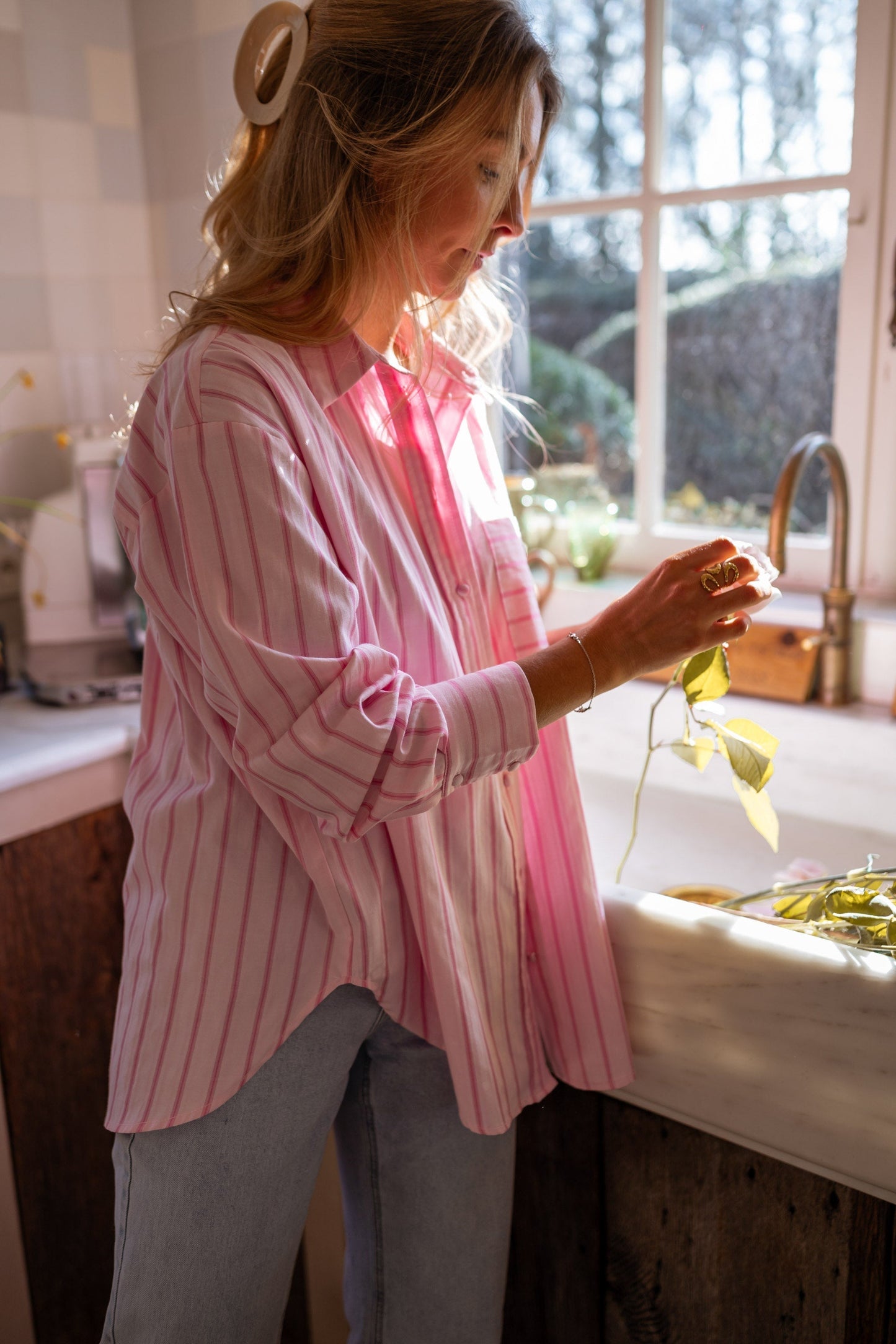 Oversized | roze-wit gestreept overhemd met knoopsluiting – Blouse met lange mouwen en kraag Modehuis-Nederland