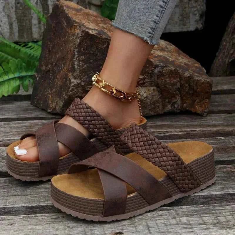 Solina – Komfortable Plateau-Sandalen mit geflochtenem Riemen & Cross-Design Modehuis-Nederland