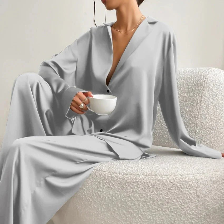 Elisa – Zweiteiliges Loungewear-Set aus Satin mit Hemdbluse und weiter Hose Modehuis-Nederland