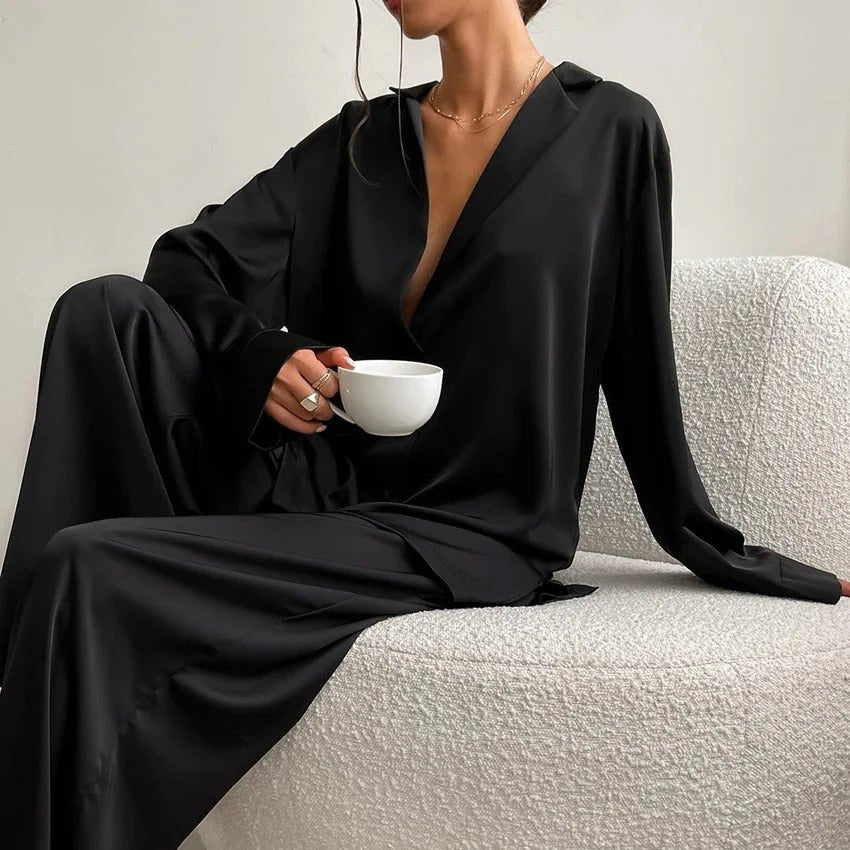 Elisa – Zweiteiliges Loungewear-Set aus Satin mit Hemdbluse und weiter Hose Modehuis-Nederland