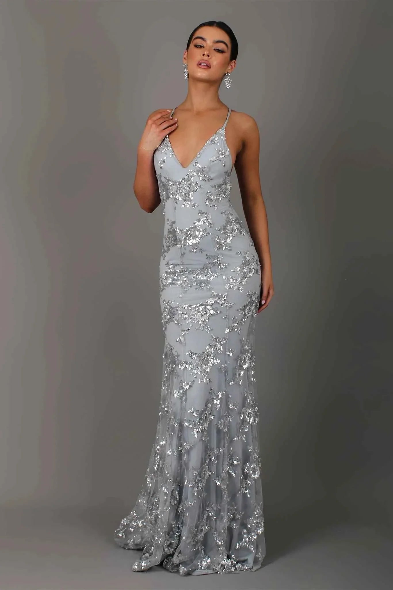 Nora – bodenlanges Abendkleid mit Paillettenstickerei, tiefem Rückenausschnitt und Spaghettiträgern Modehuis-Nederland