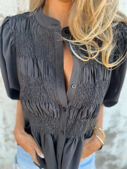 ELIZA™ - Pleated Button-Up Blouse Modehuis-Nederland
