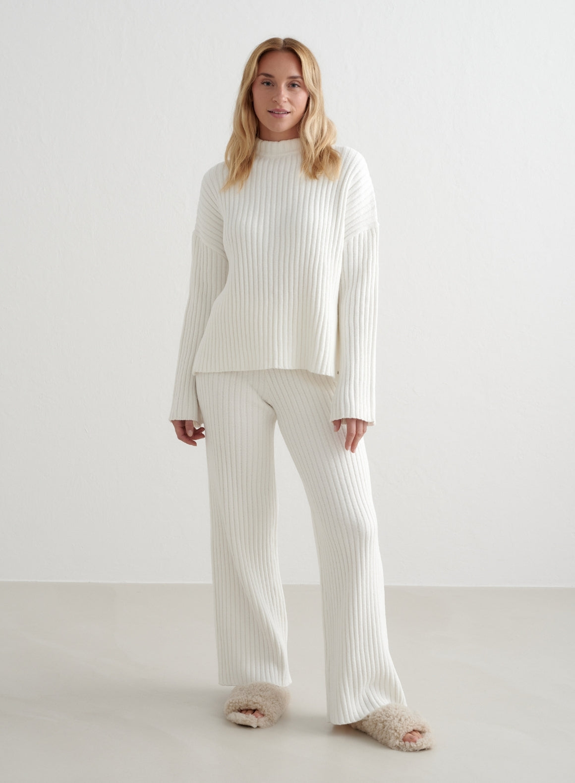 Almond White Rib Knit Pants Modehuis-Nederland