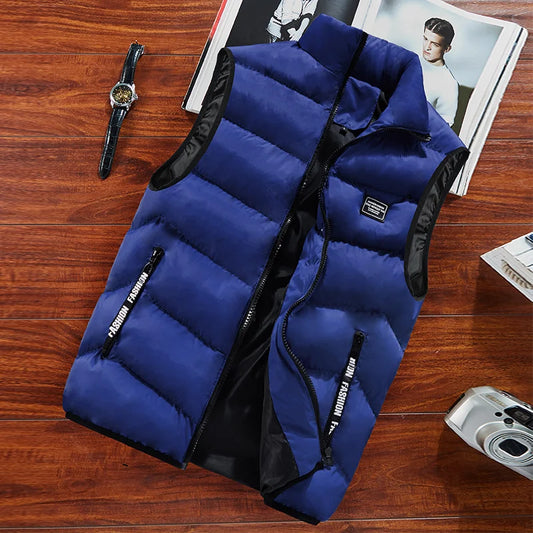 Heren bodywarmer met rechte doorgestikte belijning en hoge kraag
