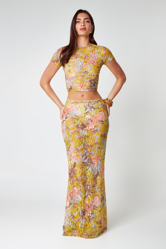 Dames co-ord set met bloemstructuur en asymmetrische maxirok