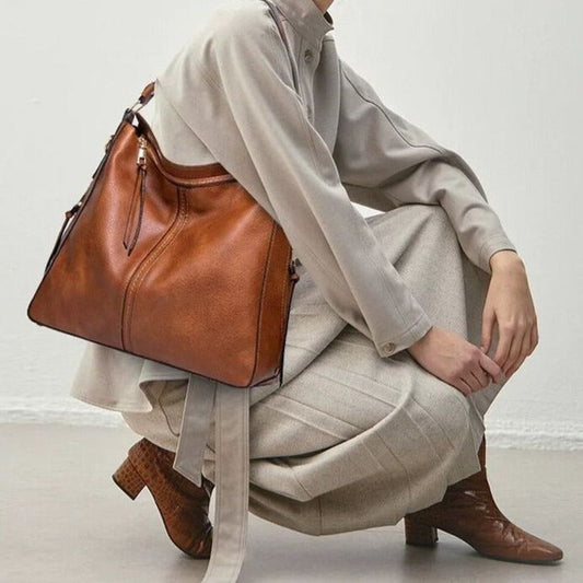 Women’s Leather Shoulder Bag – Hobo Style – Adjustable Strap – Matching Pouch Set Modehuis-Nederland