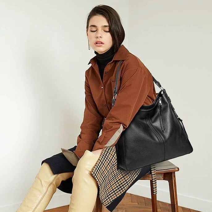 Women’s Leather Shoulder Bag – Hobo Style – Adjustable Strap – Matching Pouch Set Modehuis-Nederland