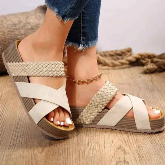 Solina – Komfortable Plateau-Sandalen mit geflochtenem Riemen & Cross-Design Modehuis-Nederland