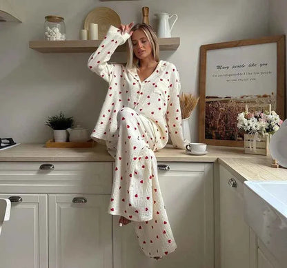 Amelie – Zweiteiliges Pyjama-Set mit Herzmuster & weitem Bein Modehuis-Nederland