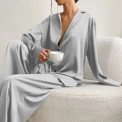 Elisa – Zweiteiliges Loungewear-Set aus Satin mit Hemdbluse und weiter Hose Modehuis-Nederland