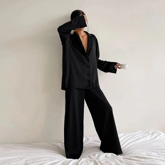 Elisa – Zweiteiliges Loungewear-Set aus Satin mit Hemdbluse und weiter Hose Modehuis-Nederland