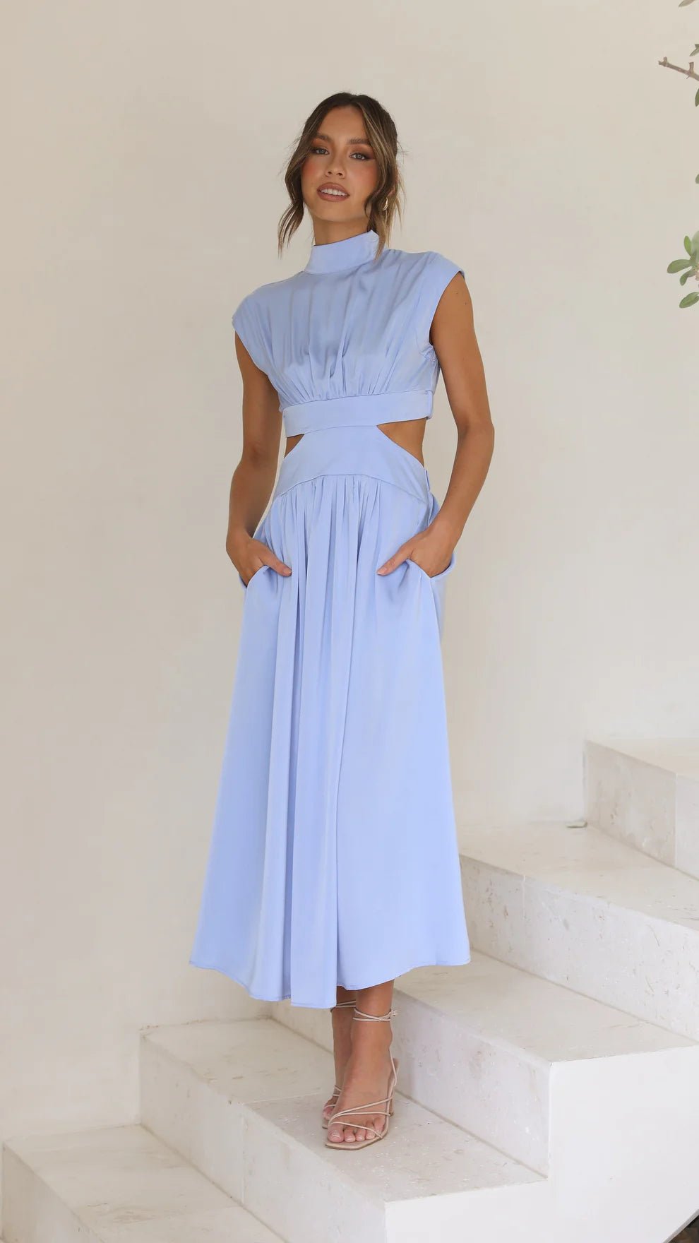 Elina – Midikleid mit Cut-Outs, Stehkragen und eleganter Taillierung Modehuis-Nederland